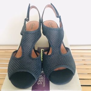 Clarks "Artisan" - Adjustable Leather Sandals - 8